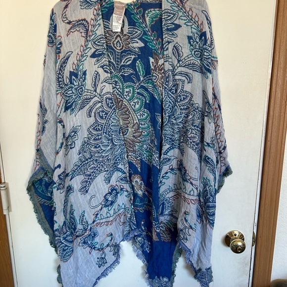 Chicos kimono, one size blue floral Kraft on wrap jacquard 100% viscose - Picture 6 of 7